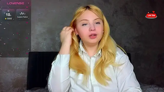 Snapshot of shy_blondiee chatting on March 2025 11:04:02 PM shy blondiee online show from March 2025 11:04:02 PM