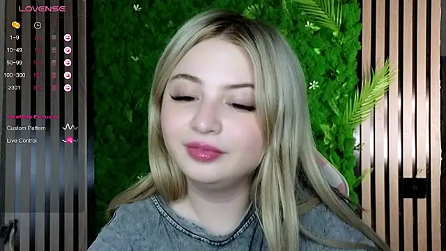 Snapshot of shy_blondiee chatting on November 2025 09:48:02 PM shy blondiee online show from November 2025 09:48:02 PM