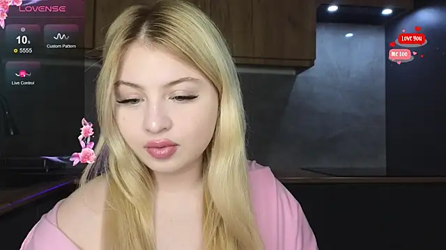 Snapshot of shy_blondiee chatting on January 2026 08:45:02 PM shy blondiee online show from January 2026 08:45:02 PM