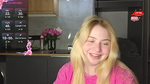 Snapshot of shy_blondiee chatting on February 2026 09:22:02 PM shy blondiee online show from February 2026 09:22:02 PM