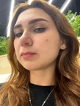 QuitieLia online show from November 2025 03:33:01 PM