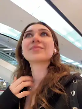 QuitieLia online show from April 2026 07:25:02 AM