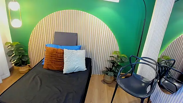 taylor bennet online show from November 2025 12:07:01 PM