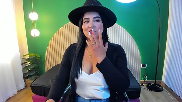 taylor bennet online show from November 2025 11:57:02 AM