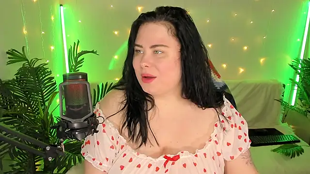 Snapshot of Akemi_BBW chatting on January 2025 06:24:02 PM Akemi BBW online show from January 2025 06:24:02 PM