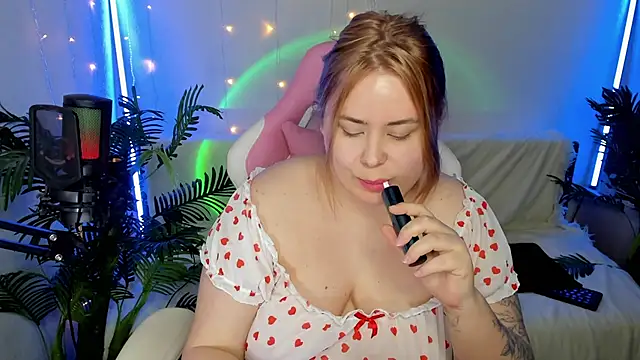 Snapshot of Akemi_BBW chatting on January 2025 06:35:01 PM Akemi BBW online show from January 2025 06:35:01 PM