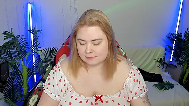 Snapshot of Akemi_BBW chatting on February 2025 08:55:02 PM Akemi BBW online show from February 2025 08:55:02 PM