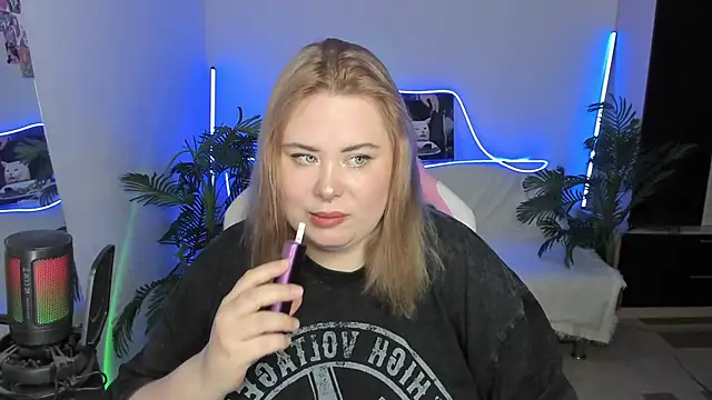 Snapshot of Akemi_BBW chatting on March 2025 07:01:02 PM Akemi BBW online show from March 2025 07:01:02 PM