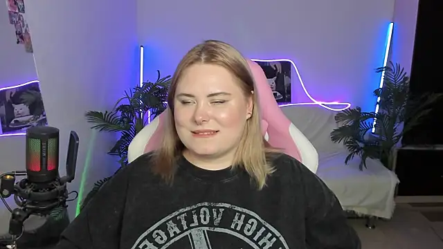 Snapshot of Akemi_BBW chatting on March 2025 10:05:01 PM Akemi BBW online show from March 2025 10:05:01 PM