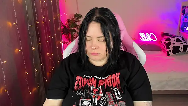 Snapshot of Akemi_BBW chatting on November 2025 05:59:01 PM Akemi BBW online show from November 2025 05:59:01 PM