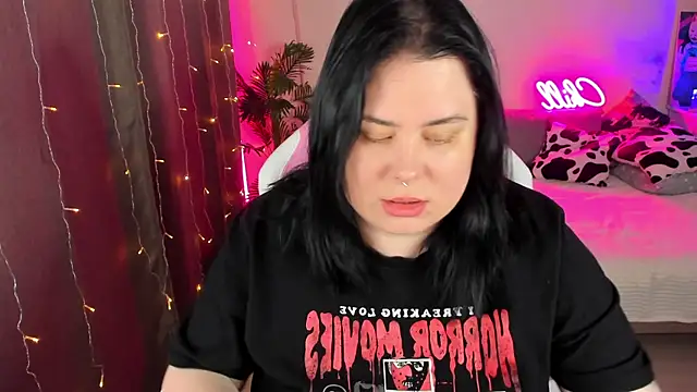 Snapshot of Akemi_BBW chatting on November 2025 04:42:01 PM Akemi BBW online show from November 2025 04:42:01 PM