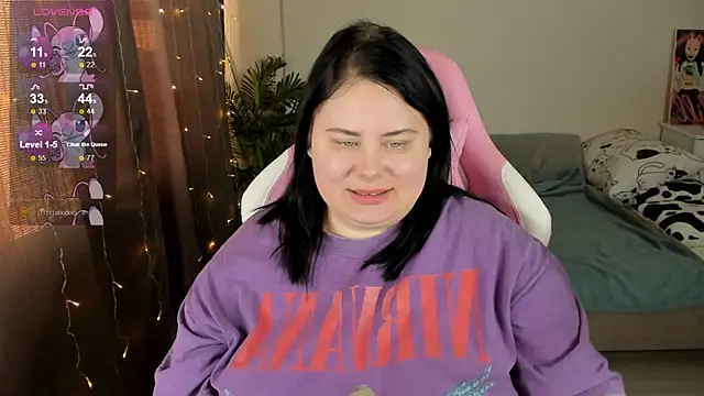 Snapshot of Akemi_BBW chatting on November 2025 05:29:02 AM Akemi BBW online show from November 2025 05:29:02 AM