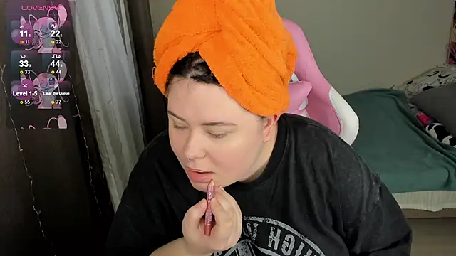 Snapshot of Akemi_BBW chatting on December 2025 04:54:01 AM Akemi BBW online show from December 2025 04:54:01 AM