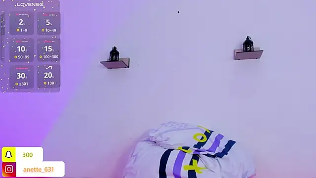 Anette  online show from October 2025 07:58:02 PM