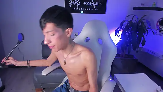 DereckCooperr online show from March 2025 12:47:02 AM