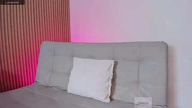 susan  hills online show from December 2024 08:07:01 PM