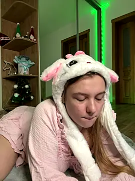 Snapshot of freiiaflower chatting on December 2025 03:57:01 AM freiiaflower online show from December 2025 03:57:01 AM