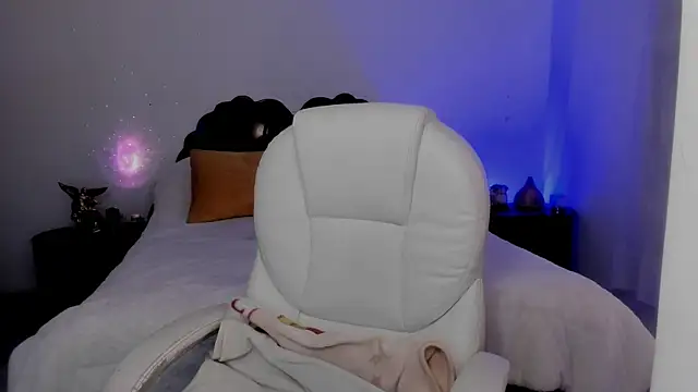 Snapshot of emilydolshe2 chatting on November 2025 01:55:01 PM emilydolshe2 online show from November 2025 01:55:01 PM