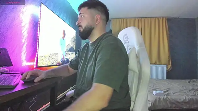 Snapshot of Eduu2322 chatting on December 2025 10:17:02 PM Eduu2322 online show from December 2025 10:17:02 PM