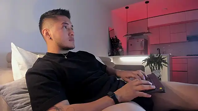 Snapshot of Chriskyle_ chatting on January 2025 04:02:01 AM Chriskyle online show from January 2025 04:02:01 AM