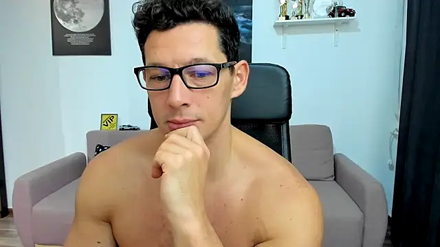 Snapshot of BrutusK08 chatting on November 2025 04:33:02 AM BrutusK08 online show from November 2025 04:33:02 AM