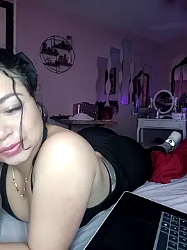 Snapshot of Lia_Roxx chatting on November 2025 04:29:01 PM Lia Roxx online show from November 2025 04:29:01 PM