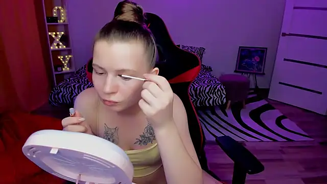 HelloRoxy online show from July 2026 04:32:01 PM