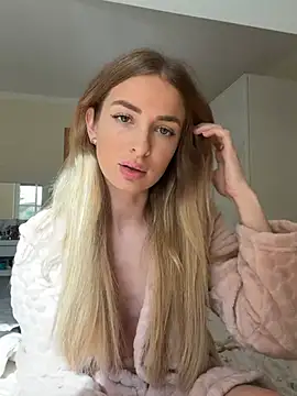 Snapshot of EvieEvans chatting on May 2026 03:07:02 PM EvieEvans online show from May 2026 03:07:02 PM
