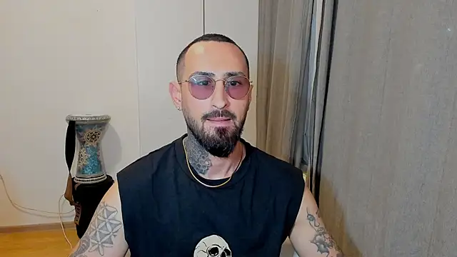 Snapshot of Baddfuckerr chatting on January 2025 05:49:02 PM Baddfuckerr online show from January 2025 05:49:02 PM