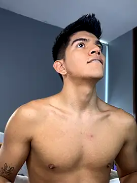 santiago 01 online show from October 2025 08:32:01 PM