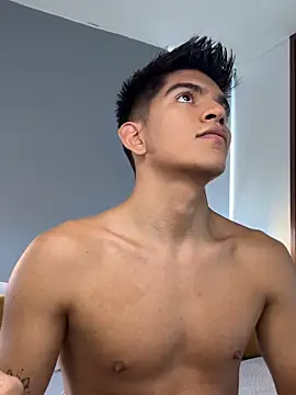 santiago 01 online show from November 2025 07:57:01 PM