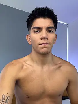 santiago 01 online show from November 2025 08:55:01 PM