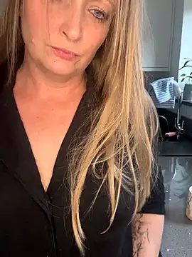 HoneyBluex online show from November 2025 11:53:02 AM