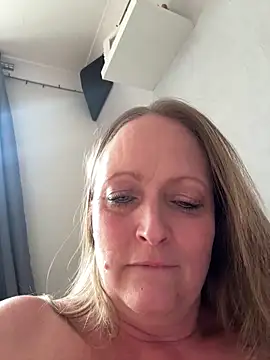 HoneyBluex online show from April 2026 12:10:01 PM