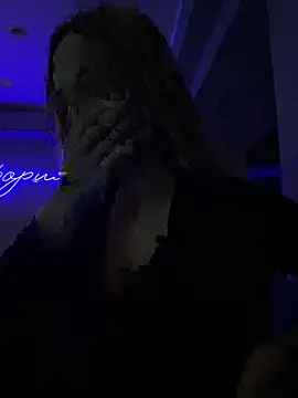 Snapshot of Lunalikaiya chatting on November 2025 04:23:01 PM Lunalikaiya online show from November 2025 04:23:01 PM