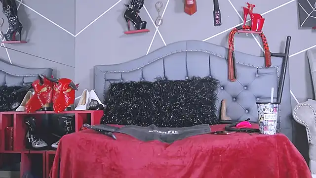 Snapshot of Evangeline chatting on January 2026 10:57:01 PM Evangeline online show from January 2026 10:57:01 PM