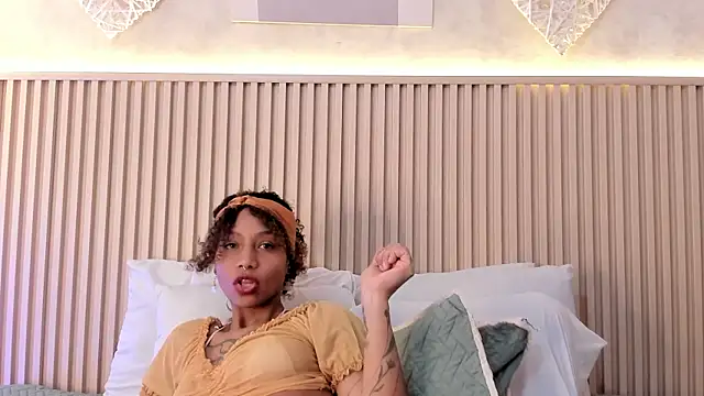 daiana curly online show from November 2025 07:58:01 PM