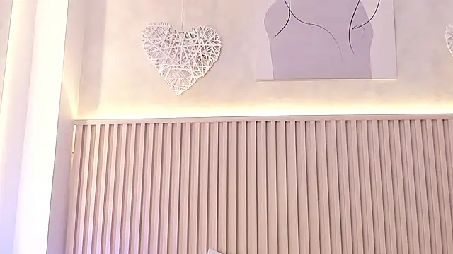 daiana curly online show from December 2025 08:04:02 PM