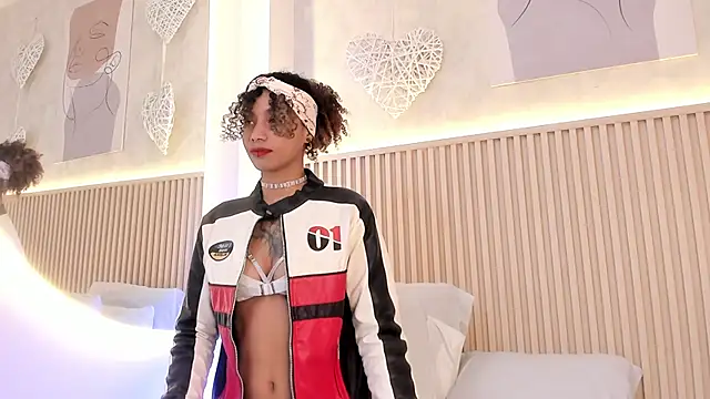 daiana curly online show from December 2025 07:55:01 PM