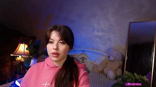 JulieHeets online show from December 2024 07:17:02 AM