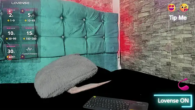 Cloee66 online show from October 2025 02:49:01 PM