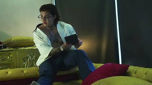 dantecoppolaa  online show from October 2025 08:07:01 PM