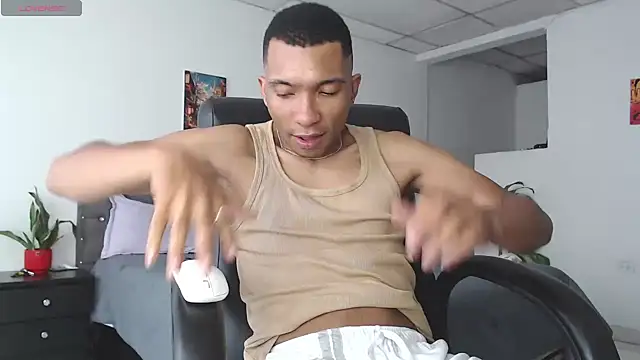 Snapshot of Aaronblack1_ chatting on April 2026 04:00:01 PM Aaronblack1 online show from April 2026 04:00:01 PM