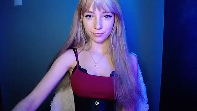 Snapshot of LuciaYoung chatting on October 2025 06:32:01 AM LuciaYoung online show from October 2025 06:32:01 AM