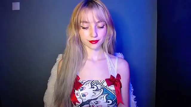 Snapshot of LuciaYoung chatting on November 2025 07:46:02 PM LuciaYoung online show from November 2025 07:46:02 PM