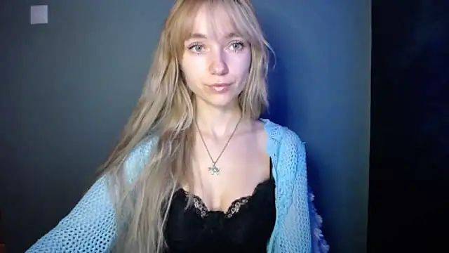 Snapshot of LuciaYoung chatting on November 2025 08:00:02 AM LuciaYoung online show from November 2025 08:00:02 AM