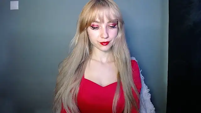 Snapshot of LuciaYoung chatting on November 2025 07:41:01 AM LuciaYoung online show from November 2025 07:41:01 AM