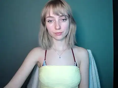 LuciaYoung online show from March 2026 07:42:01 PM