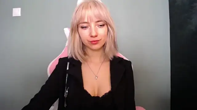 LuciaYoung online show from March 2026 08:19:01 AM