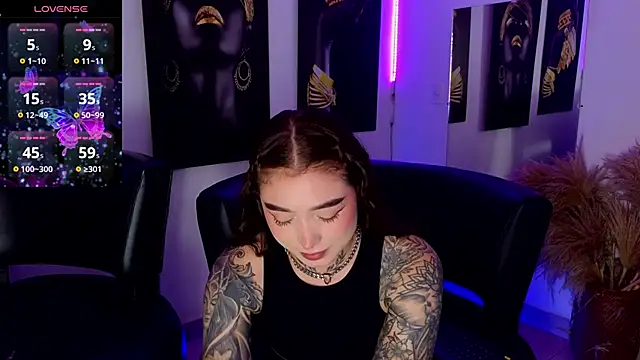 Snapshot of _brenna_hanson chatting on November 2025 07:02:02 PM brenna hanson online show from November 2025 07:02:02 PM